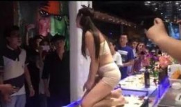 爆料餐厅美女视频大全集,美女服务员视频大全集，魅力四溢引关注