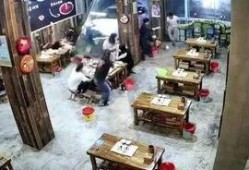 爆料烧烤店监控视频播放,烧烤店惊现惊人一幕，网友热议不断！