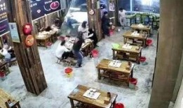 爆料烧烤店监控视频播放,烧烤店惊现惊人一幕，网友热议不断！