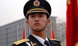 帅气小伙参军被爆料视频,帅气小伙参军瞬间走红，被爆料视频引网友热议